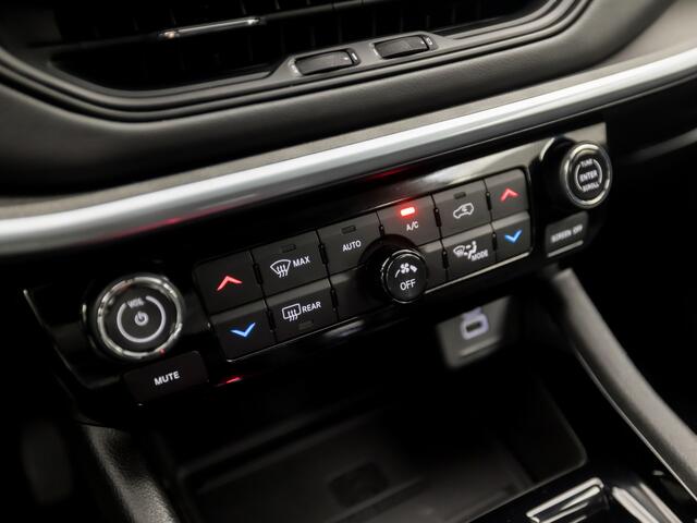 Jeep COMPASS 4xe 240 Plug-in Hybrid Electric Limited 240Pk Automaat (VIRTUAL COCKPIT, APPLE CARPLAY, GROOT NAVI, STUUR/STOELVERWARMING, LEDER, CAMERA, SPORTSTOELEN, ADAPTIVE CRUISE, GETINT GLAS, NIEUWSTAAT)