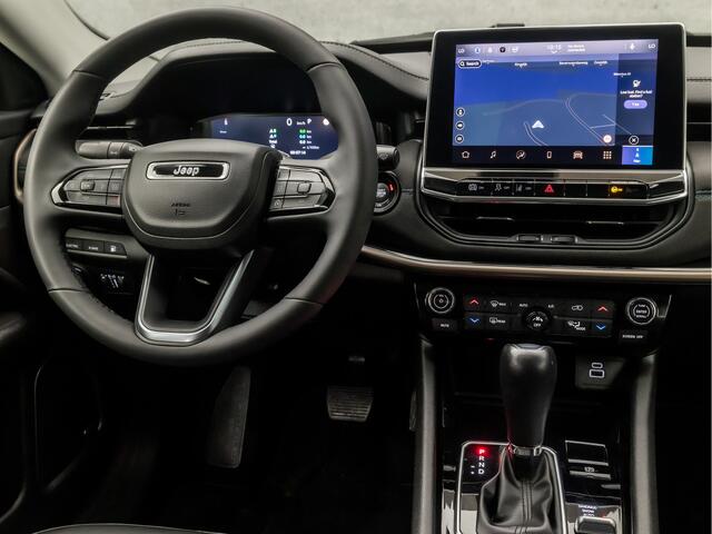Jeep COMPASS 4xe 240 Plug-in Hybrid Electric Upland 240Pk Automaat (VIRTUAL COCKPIT, APPLE CARPLAY, GROOT NAVI, 360 CAMERA, LEDER, KEYLESS, ALPINE AUDIO, ADAPTIVE CRUISE, GETINT GLAS, NIEUWSTAAT)