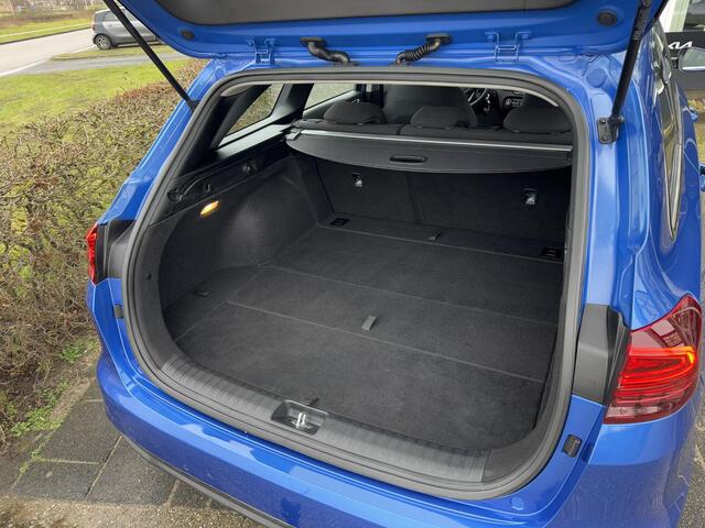 KIA CEE D Ceed Sportswagon 1.5 T-GDi DynamicLine | Unieke Kleur | Afneembare Trekhaak | Navigatie | Camera Achter | Sensoren | Enz...