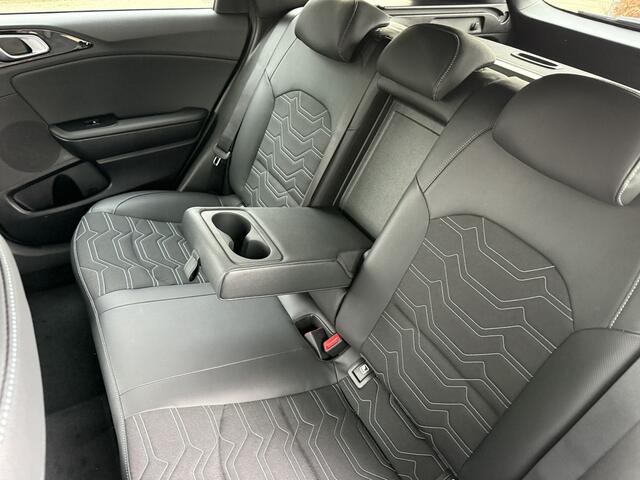 KIA CEE D Ceed Sportswagon 1.0 T-GDi MHEV Design Edition Navi+DAB+BT+Camera PDC V+A Stoel/Stuurverw. ECC-Airco Keyless 16"LMV Privacy Glass Tot 10Jr. Kia-Garantie