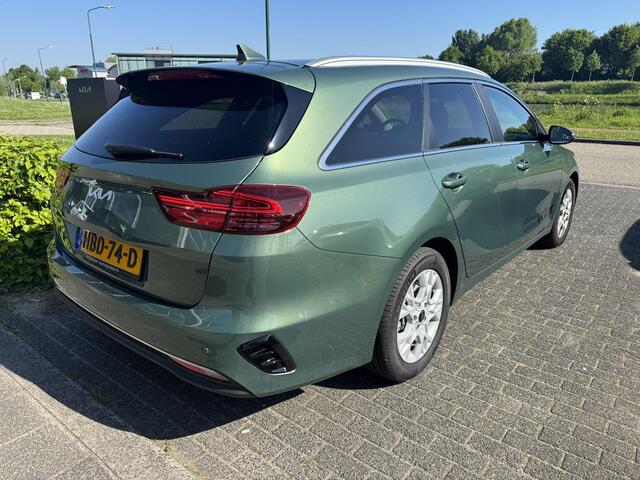 KIA CEE D Ceed Sportswagon 1.5 T-GDi DynamicPlusLine | Unieke Kleur | Dodehoeksensor | Digitale Tellers | Camera Achter | Enz...