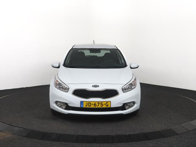 KIA CEE D cee'd 1.6 GDI ComfortLine | LED | Cruise | Camera | trekhaak |