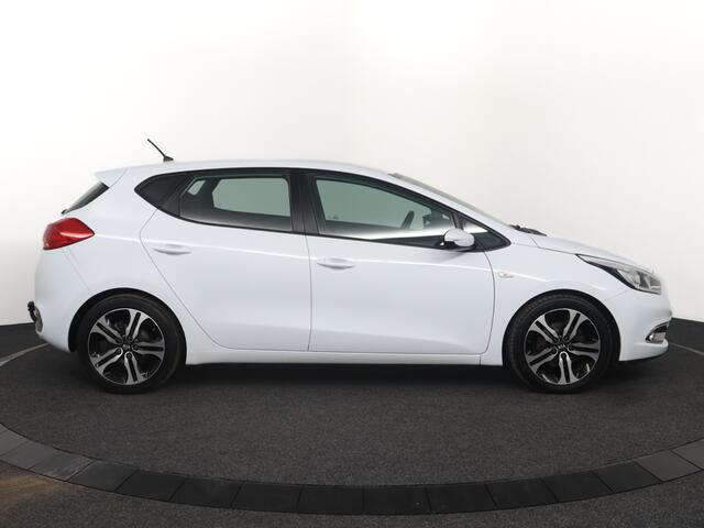 KIA CEE D cee'd 1.6 GDI ComfortLine | LED | Cruise | Camera | trekhaak |