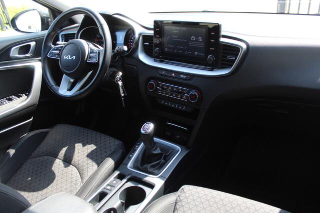 KIA CEE D Ceed Sportswagon 1.0 T-GDi Dynamicplusline/Climate control/Cruise control/Lane assist/Achteruitrijcamera/Apple carplay/Stoelverwarming/Stuurverwarming/DAB/LED koplampen/16'' Lichtmetalen velgen.