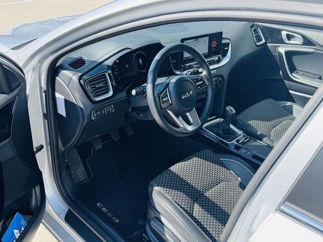 KIA CEE D Ceed Sportswagon 1.0 T-GDi DynamicPlusLine Navi | Dodehoek detectie | Stoel- & stuurwielverw. | Elektr. bedienbare achterklep | Camera, PDC voor + achter | Smart key | BTW-auto