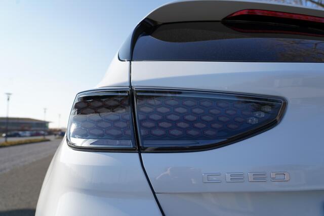 KIA CEE D Ceed 1.5 T-GDi GT-PlusLine Rijklaar vanaf ¤36.500,- Nu tijdelijke voordeel van ¤4.895,-