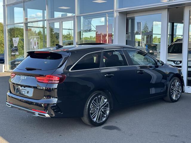KIA CEE D Ceed Sportswagon 1.5 T-GDi GT-PlusLine Schuif-/kanteldak | 18 inch | Parkeersensoren V+A | Verwarmde voorstoelen