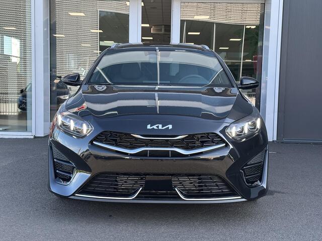 KIA CEE D Ceed Sportswagon 1.5 T-GDi GT-PlusLine Schuif-/kanteldak | 18 inch | Parkeersensoren V+A | Verwarmde voorstoelen