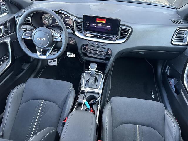 KIA CEE D Ceed Sportswagon 1.5 T-GDi GT-PlusLine Schuif-/kanteldak | 18 inch | Parkeersensoren V+A | Verwarmde voorstoelen