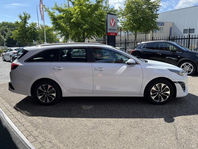KIA CEE D Ceed Sportswagon 1.6 GDI PHEV DynamicLine // FULL LED // KEYLESS // CAMERA+SENSOREN // STOEL+STUURVERWARMING // NAVI+CARPLAY //