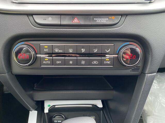 KIA CEE D Ceed SW 1.5 T-GDi MHEV DCT7 DynamicLine | Navigatie | Parkeercamera | Climate Control | Cruise Control Adaptief |