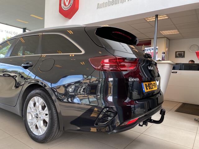 KIA CEE D Ceed Sportswagon 1.0 T-GDi MHEV DynamicPlusLine,NL Auto,1e Eigenaar 100% Onderhouden,Automaat,Navigatie,Achteruitrijcamera,Spraakbediening,Trekhaak,Keyless,Climate&Cruisecontrol Adaptief,Telefoonlader,Stoel&Stuurverwarming,16 Inch Lmv