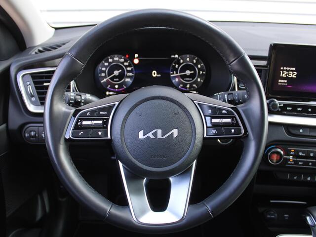 KIA CEE D Ceed Sportswagon 1.5 T-GDi DynamicPlusLine | Stoel- & stuurverwarming | Camera | Clima | Cruise | LED | Navi | Elek. achterklep | 16" LM |