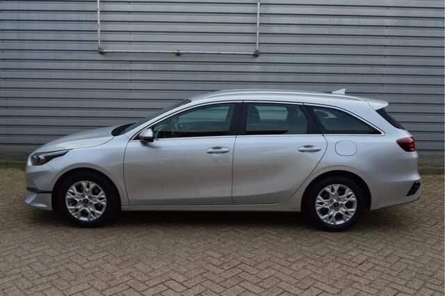 KIA CEE D Ceed Sportswagon 1.0 T-GDi MHEV DynamicLine O.a: PDC, Camera, Clima, Navi, Cruise, Carplay, Etc. All-in prijs!