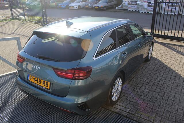 KIA CEE D Ceed Sportswagon 1.0 T-GDi DynamicPlusLine 1ste eigenaar / Orig. NL auto / Dealeronderhouden / Elektrische achterklep / Stoel en stuurverwarming / Trekhaak / Lane assist / Dode hoek detectie / Navigatie / Camera / Apple car play / Climate control / Cruise
