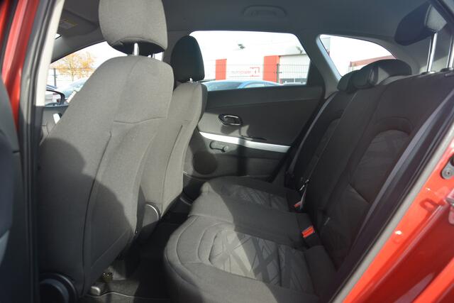 KIA CEE D cee'd Sportswagon 1.6 GDI First Edition | Navigatie | Camera | Airco | Cruise-control | NL auto!! |