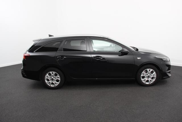 KIA CEE D Ceed Sportswagon 1.0 T-GDi Prestige | Navigatie | Apple Carplay / Android Auto | Climate Control | Cruise Control | Camera | Dab | Lichtmetalen Velgen | Lane Assist | Privacy Glass |