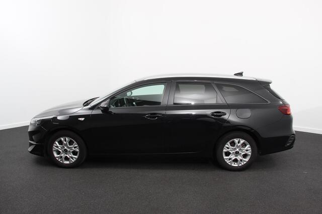 KIA CEE D Ceed Sportswagon 1.0 T-GDi Prestige | Navigatie | Apple Carplay / Android Auto | Climate Control | Cruise Control | Camera | Dab | Lichtmetalen Velgen | Lane Assist | Privacy Glass |