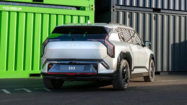 KIA EV3 Plus Advanced 81.4 kWh Tijdelijk Kia Subsidie ¤2950,- Bij Aanschaf | Nu te bestellen | Private Lease vanaf ¤398 | Geen BPM |