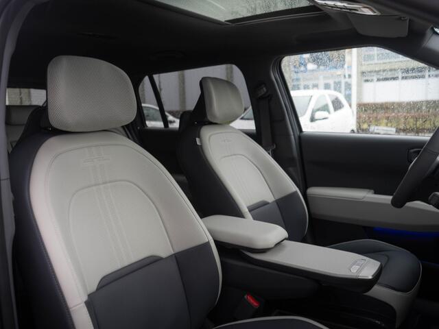 KIA EV3 GT-Line 81.4 kWh | OP VOORRAAD SNEL RIJDEN | Schuif kantel dak | Navigatie | Stoel en stuur verwarming |