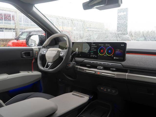 KIA EV3 GT-Line 81.4 kWh | OP VOORRAAD SNEL RIJDEN | Schuif kantel dak | Navigatie | Stoel en stuur verwarming |
