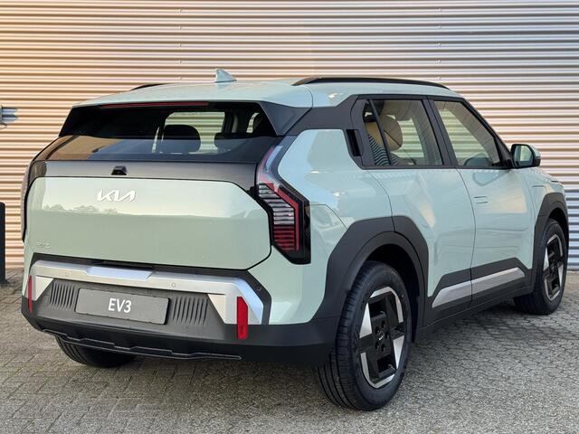 KIA EV3 Air 58.3 kWh | DIRECT RIJDEN VOORRAAD AUTO!!! | Tijdelijk Kia inruilpremie ¤ 3000,- Bij Aanschaf | Parkeersensoren Voor + Achter | Camera | Adaptive Cruise | Keyless | DAB+ | Apple Carplay/ Android Auto
