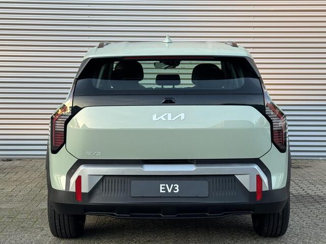 KIA EV3 Air 58.3 kWh | DIRECT RIJDEN VOORRAAD AUTO!!! | Tijdelijk Kia inruilpremie ¤ 3000,- Bij Aanschaf | Parkeersensoren Voor + Achter | Camera | Adaptive Cruise | Keyless | DAB+ | Apple Carplay/ Android Auto