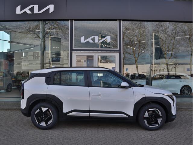 KIA EV3 Plus 81.4 kWh -Uit Voorraad leverbaar- Navi+BT+Cam Cr. Control LED Stoel+Stuurverw. 17''LMV 10 jr. Garantie
