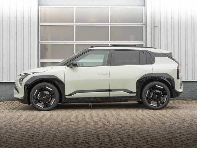 KIA EV3 GT-PlusLine 81.4 kWh Direct beschikbaar l Adventurine Green | 360 camera l l Harman Kardon l Stoel en stuurverwarming l Stoel ventilatie l Schuif kantel dak l