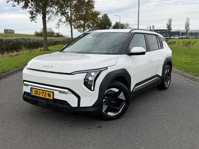 KIA EV3 Plus 81.4 kWh | Trekhaak | Camera | LED | Navigatie | Apple CarPlay/Android Auto | Rijbaanassistentie | Adaptieve Cruise Control | Smart-Key |