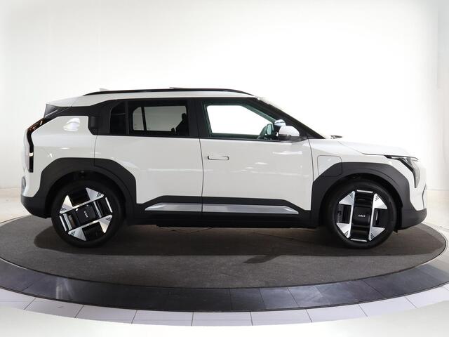 KIA EV3 Plus Advanced 81.4 kWh | Panoramaschuifdak | 19" velgen | Harman Kardon | Privacy Glass | Stoel- en stuurwielverwarming |