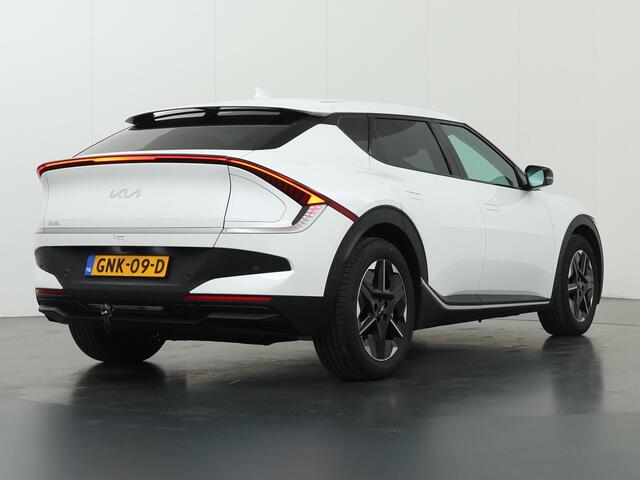 KIA EV6 Light Edition 63 kWh | Trekhaak | Stoel/Stuurwielverwarming | Navigatie | Parkeercamera | Climate Control |