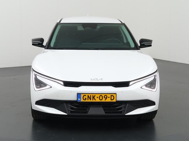 KIA EV6 Light Edition 63 kWh | Trekhaak | Stoel/Stuurwielverwarming | Navigatie | Parkeercamera | Climate Control |