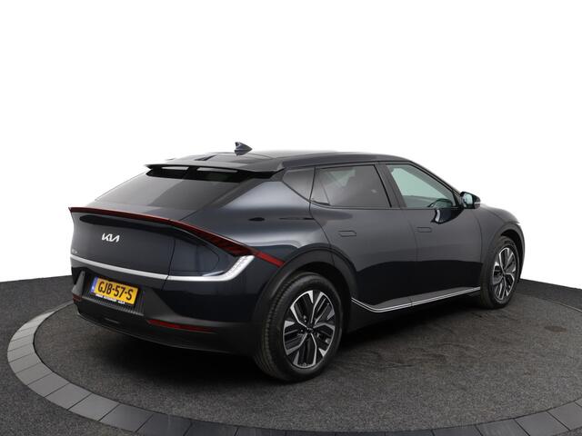 KIA EV6 Light Edition 58 kWh - SOH 98,9% - Stoel-/stuurverwarming - Cruise Control - Apple CarPlay/Android Auto - Navigatie - Fabrieksgarantie tot 08-2031