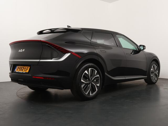 KIA EV6 Light Edition 58 kWh - SOH 99% - Stoelverwarming - Navigatie - LED koplampen - Privacy Glass - Fabrieksgarantie tot 05-2031