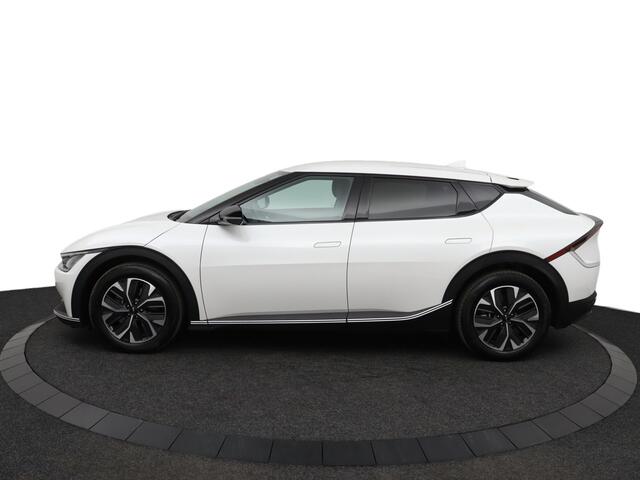 KIA EV6 Light Edition 58 kWh - SOH 98,9% - Stoel-/stuurverwarming - Cruise Control - Navigatie - Getint glas - Climate Control - Fabrieksgarantie tot 06-2031