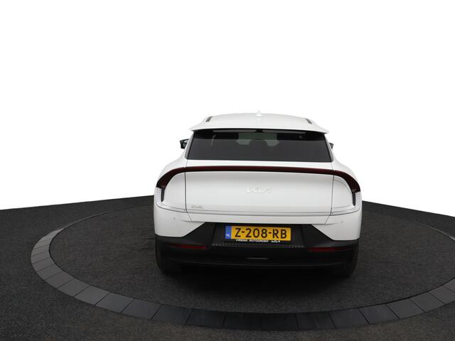 KIA EV6 Light Edition 58 kWh - SOH 98,9% - Stoel-/stuurverwarming - Cruise Control - Navigatie - Getint glas - Climate Control - Fabrieksgarantie tot 06-2031