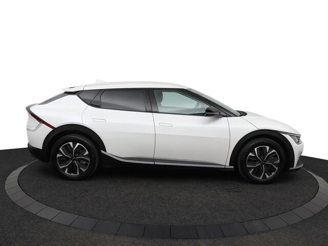 KIA EV6 Light Edition 58 kWh - SOH 98,9% - Stoel-/stuurverwarming - Cruise Control - Navigatie - Getint glas - Climate Control - Fabrieksgarantie tot 06-2031
