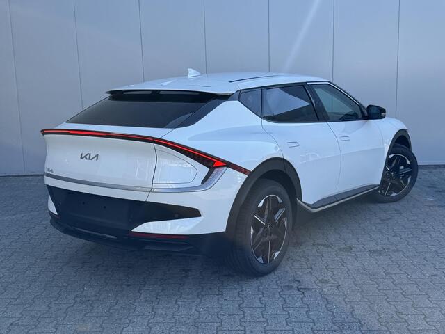 KIA EV6 Light Edition 63 kWh | Facelift | Trekhaak | Parkeercamera | Keyless Go | Stoelverwarming | Apple Carplay/Android Auto | Led Koplampen | 19" |