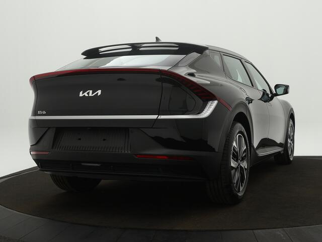 KIA EV6 Light 58 kWh - SOH 99% - Navigatie - Cruise Control - Apple CarPlay / Android Auto - Achteruitrijcamera - Parkeerhulp achter - Privacy Glass achter - Fabrieksgarantie tot 2031