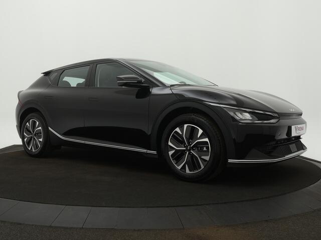KIA EV6 Light 58 kWh - SOH 99% - Navigatie - Cruise Control - Apple CarPlay / Android Auto - Achteruitrijcamera - Parkeerhulp achter - Privacy Glass achter - Fabrieksgarantie tot 2031