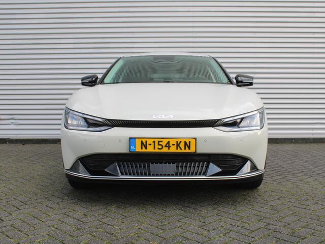 KIA EV6 Plus AWD 77.4 kWh | 325 PK | Trekhaak | Stuur-/stoelverwarming + ventilatie | Camera | Cruise adapt. | Elek. stoelverstelling + achterklep | 19" LM |