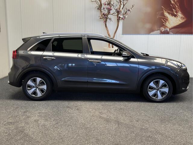 KIA Niro 1.6 GDi Hybrid DynamicLine STOF/LEDER NAVIGATIE ADAPTIVE CRUISE CONTROL CLIMATE CONTROL KEYLESS GO APPLE CARPLAY/ANDROID RIJSTROOKSENSOREN ACHTERUITRIJCAMERA ZEER MOOI !! 3010