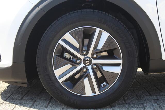 KIA Niro 1.6 GDi Hybrid DynamicLine Automaat/Navigatie/Adaptive cruise control/Apple carplay/Achteruitrijcamera/Parkeersensoren/Climate control/Lane assist/DAB.