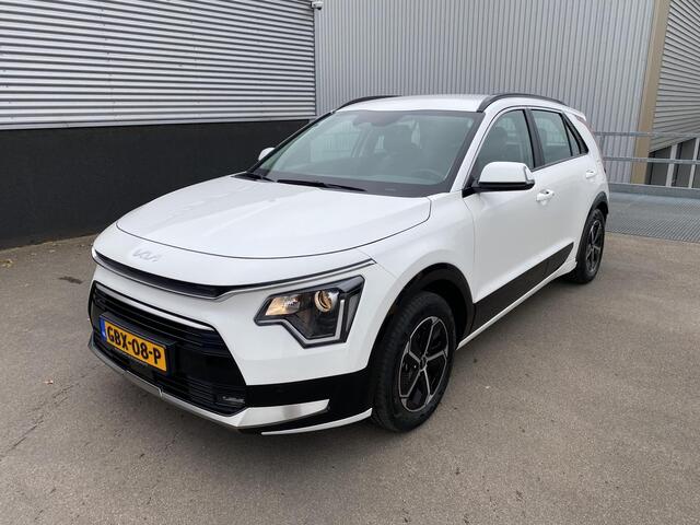 KIA Niro 1.6 GDi Hybrid DynamicLine Trekhaak 13-polig, parkeersensoren v&a, navigatie Apple CarPlay/Android Auto, keyless, achteruitrij camera