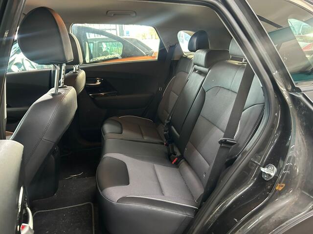 KIA Niro E-niro Edition 64 kWh - Carplay, Trekhaak, Stoelverw. SOH 100%