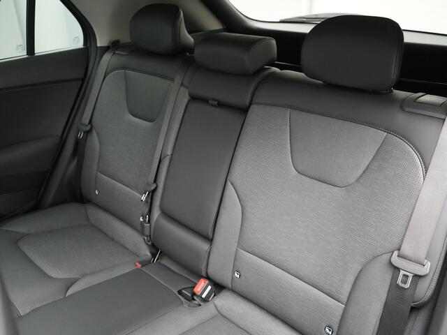 KIA Niro 1.6 GDi ExecutiveLine Plug In Hybrid 182pk Dealer O.H. PHEV | Schuif-/Kanteldak | Head Up | Adaptive Cruise | Camera | Lederen Sportstoelen Memory & Ventilatie | Harman & Kardon | Stoel & Stuur Verwarmd | Apple Carplay