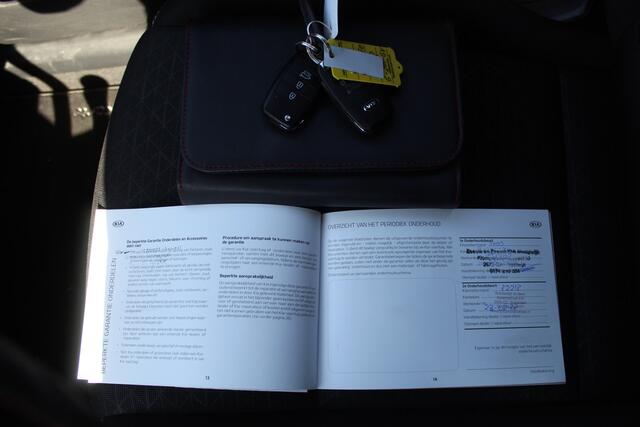 KIA PICANTO 1.0 MPi DynamicPlusLine Navigatie/Achteruitrijcamera/Cruise control/Airco/Apple carplay/Bluetooth/Multifunctioneel stuurwiel/Spraakbediening/Lichtmetalen velgen/Elektrisch verstelbare spiegels/Elektrisch inklapbare spiegels