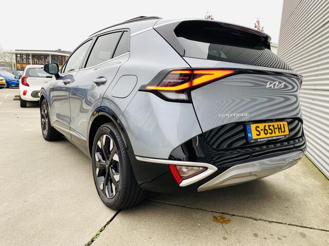 KIA SPORTAGE 1.6 T-GDi Plug-in Hybrid AWD DynamicPlusLine Let op auto rijdt momenteel ! Km stand kan iets varieeren | Informeer altijd even wanneer de auto weer aanwezig kan zijn.