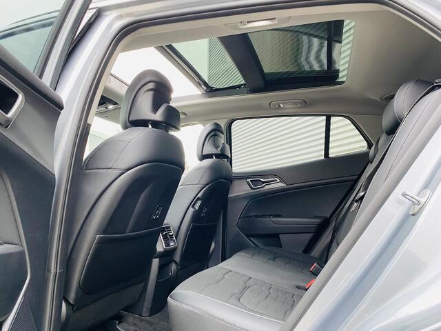 KIA SPORTAGE 1.6 T-GDi Plug-in Hybrid AWD DynamicPlusLine Let op auto rijdt momenteel ! Km stand kan iets varieeren | Informeer altijd even wanneer de auto weer aanwezig kan zijn.